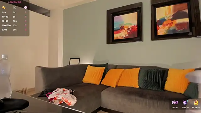 PuiYee online show from March 23, 2025, 8:04 am