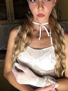 Kristina03 online show from November 1, 2025, 10:25 pm