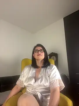 Snapshot of adriana71 chatting on May 29, 2026, 1:44 am adriana71 online show from May 29, 2026, 1:44 am