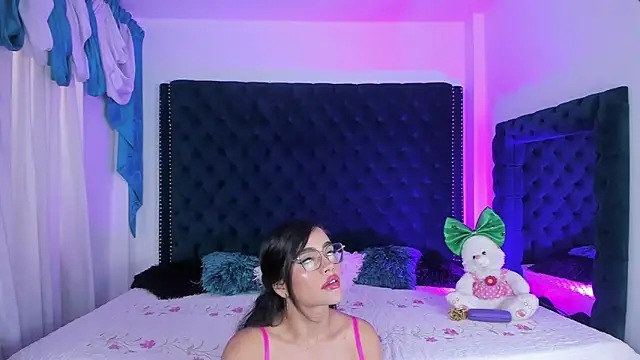 nikolsmithh online show from December 16, 2025, 7:18 pm