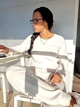 Allana Squirt online show from November 27, 2025, 8:37 am