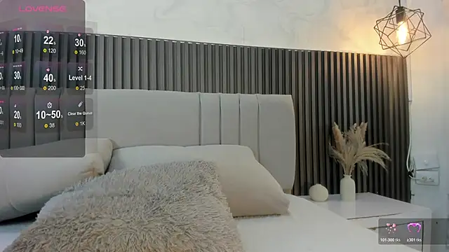 SHANONCLARK online show from November 5, 2025, 7:06 pm