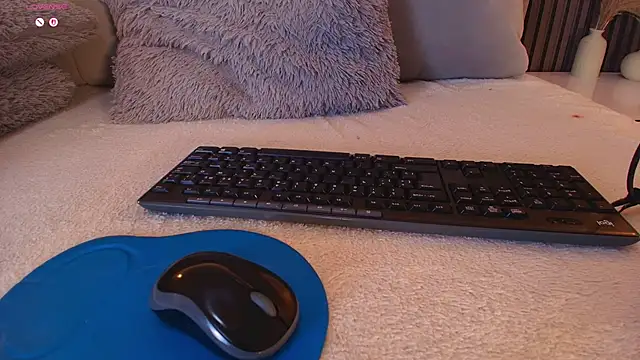 SHANONCLARK online show from November 30, 2025, 11:11 am