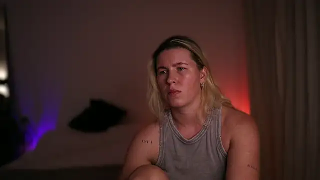 moonamii online show from September 11, 2025, 6:41 pm