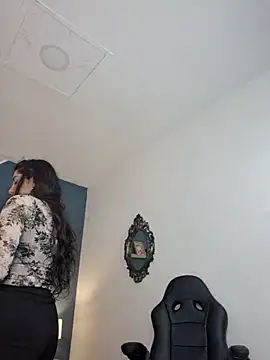 Ellie Jhonson   online show from September 30, 2025, 10:27 pm