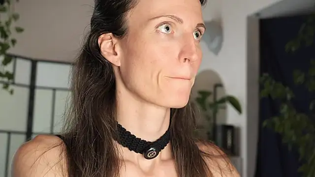 yulladao online show from October 12, 2025, 5:14 pm