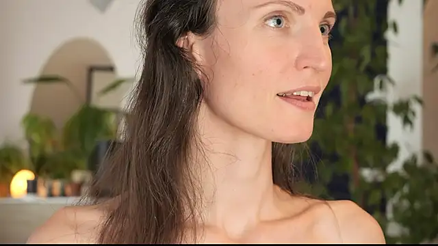 yulladao online show from October 7, 2025, 5:03 pm