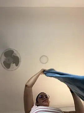 Lia flowers online show from March 13, 2025, 10:54 pm