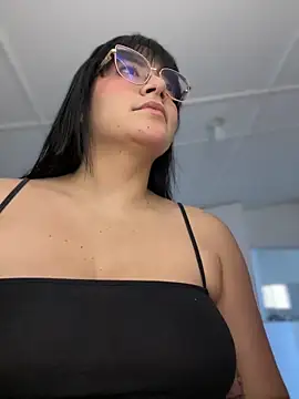 Lia flowers online show from March 23, 2026, 10:31 pm