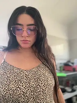 Lia flowers online show from March 12, 2026, 10:14 pm