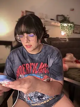 Lia flowers online show from September 27, 2025, 12:50 am