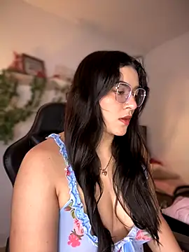 Lia flowers online show from September 14, 2025, 12:55 am