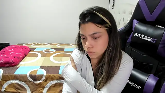 Snapshot of LuisaReyes_2911 chatting on April 20, 2026, 1:30 am LuisaReyes 2911 online show from April 20, 2026, 1:30 am