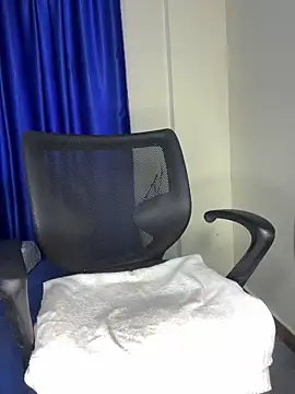 Snapshot of sweetestval chatting on November 9, 2025, 8:07 am sweetestval online show from November 9, 2025, 8:07 am