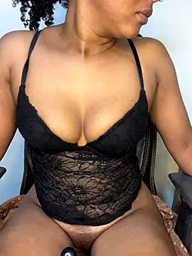 Snapshot of sweetestval chatting on October 17, 2025, 5:00 am sweetestval online show from October 17, 2025, 5:00 am