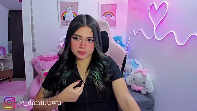 Snapshot of CuteDani_ chatting on July 4, 2026, 7:48 am CuteDani online show from July 4, 2026, 7:48 am