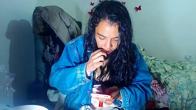 AmaraRoberts420 online show from November 28, 2025, 2:01 am