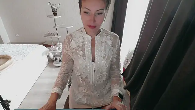 dear mia  online show from June 6, 2026, 10:09 am