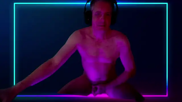 JulioMaximus online show from July 27, 2026, 10:22 am