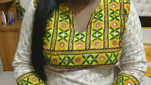 Snapshot of esita_1212 chatting on February 13, 2026, 2:11 am esita 1212 online show from February 13, 2026, 2:11 am