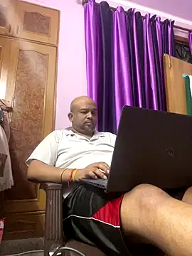 Dick 6inches online show from November 13, 2025, 4:33 pm