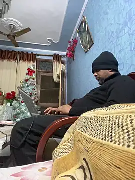 Dick 6inches online show from December 17, 2025, 3:17 pm