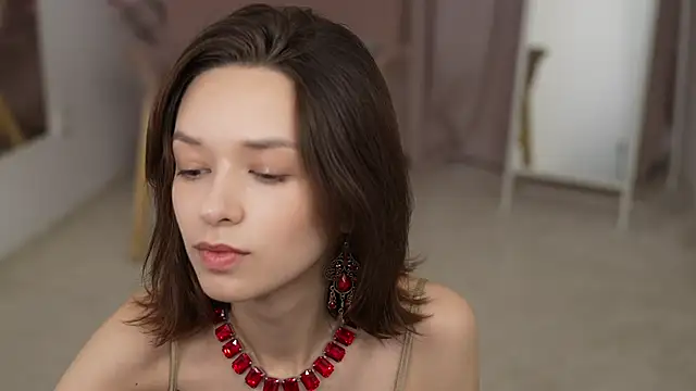 VivianLy  online show from December 24, 2024, 7:49 am