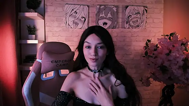 VivianLy  online show from November 28, 2025, 11:10 am