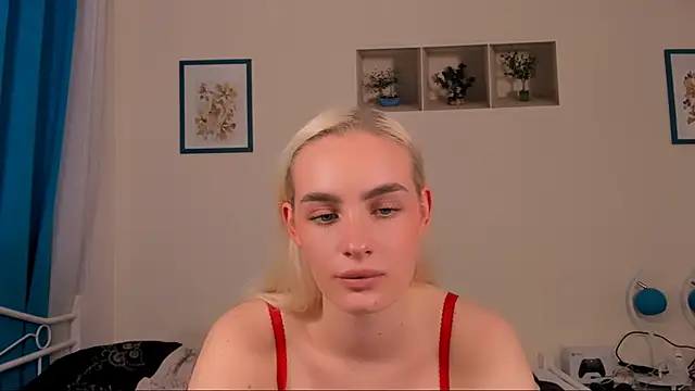 Snapshot of OliviaKisss chatting on April 13, 2026, 5:50 pm OliviaKisss online show from April 13, 2026, 5:50 pm