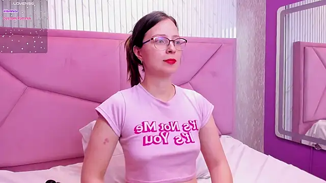 AmbeerWood  online show from October 5, 2025, 3:41 am