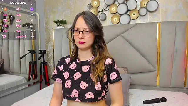 AmbeerWood  online show from September 20, 2025, 11:59 am