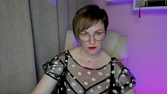 feliziaDesire online show from June 3, 2026, 5:06 pm