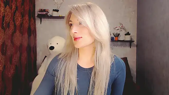 MillaXQueen online show from February 3, 2025, 12:57 pm