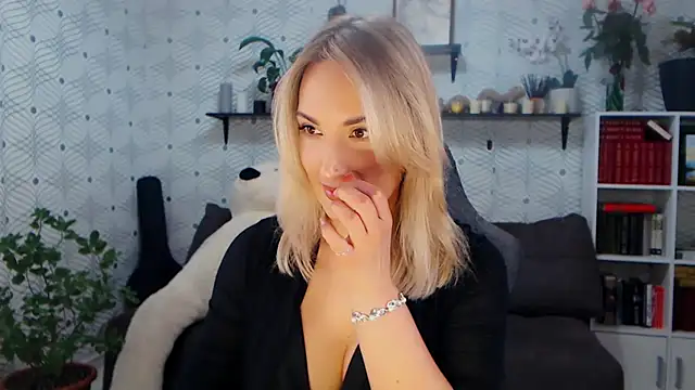 MillaXQueen online show from March 10, 2026, 2:54 pm