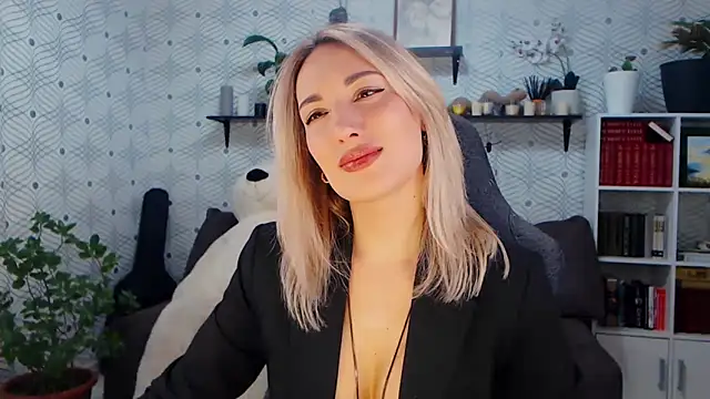 MillaXQueen online show from February 26, 2026, 3:23 pm