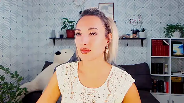 MillaXQueen online show from October 15, 2025, 2:03 pm