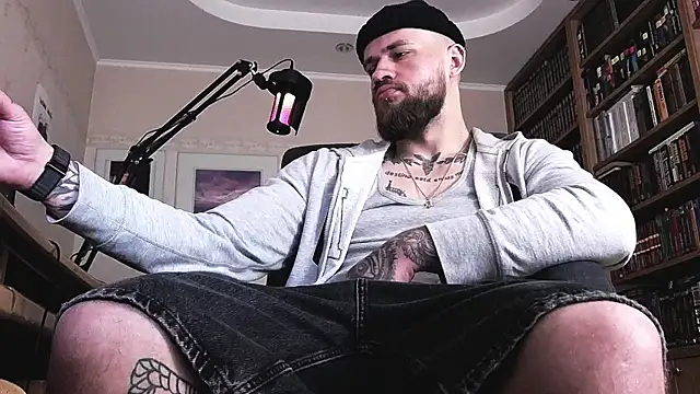 Snapshot of FindomJason chatting on May 17, 2026, 10:26 am FindomJason online show from May 17, 2026, 10:26 am