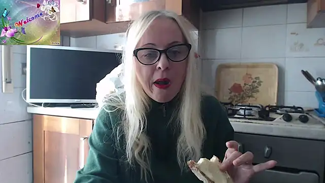 martachatte online show from December 3, 2025, 9:53 am