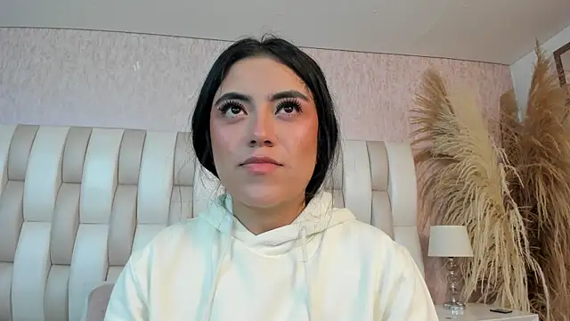 Rebeca jones online show from June 2, 2026, 12:27 pm