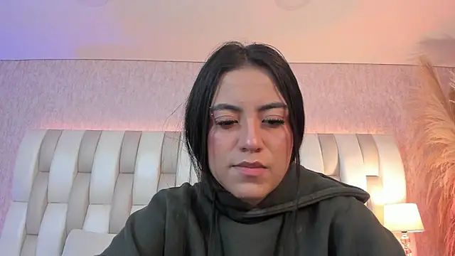 Rebeca jones online show from April 24, 2026, 12:29 pm