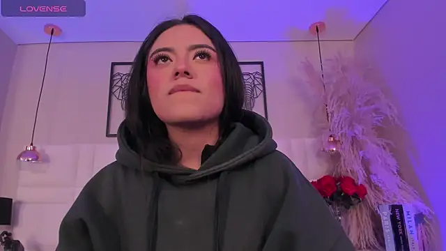 Rebeca jones online show from November 13, 2025, 12:31 pm