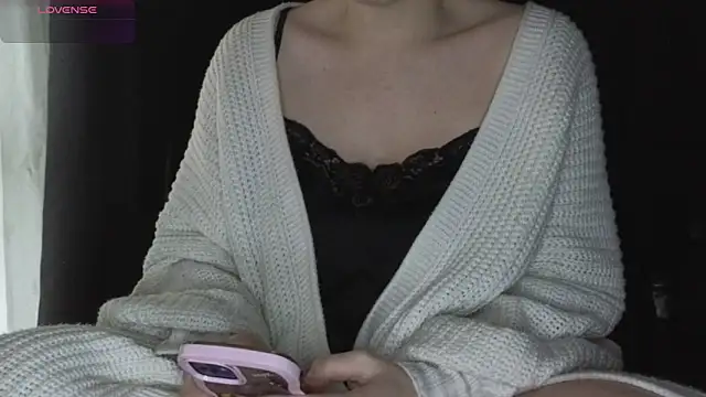 Snapshot of Mia_G0ld chatting on February 9, 2026, 3:21 pm Mia G0ld online show from February 9, 2026, 3:21 pm