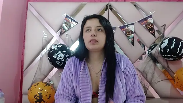 nathaly low1 online show from October 18, 2025, 3:19 am