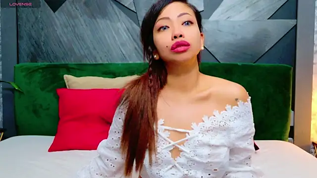 ElyaQuinn online show from March 4, 2025, 2:21 pm