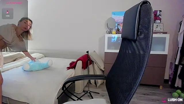 DannaEvan online show from December 15, 2025, 3:34 am