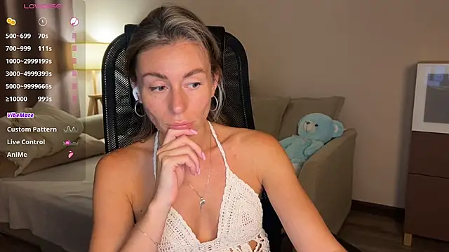 Snapshot of DannaEvan chatting on July 21, 2026, 6:42 pm DannaEvan online show from July 21, 2026, 6:42 pm