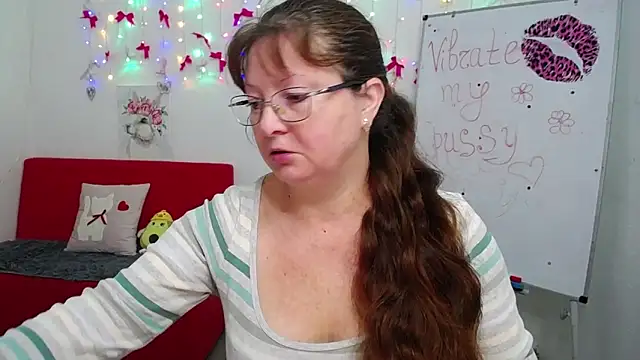 VanessaHotts online show from May 2, 2026, 5:01 am