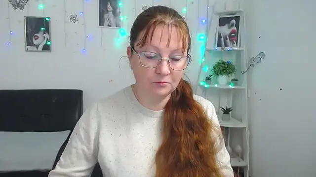 VanessaHotts online show from October 11, 2025, 5:08 am