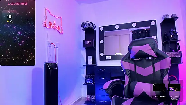 miss kitty online show from November 25, 2025, 12:22 am