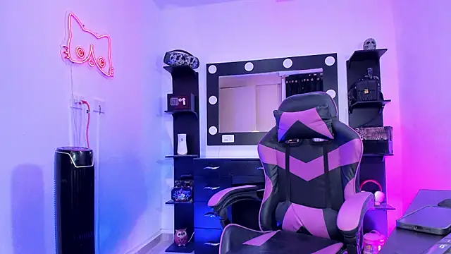 miss kitty online show from September 25, 2025, 12:49 am